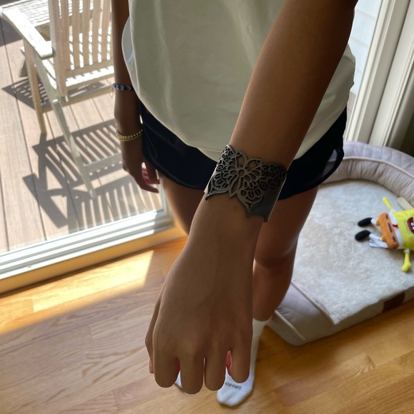 Artisan Jewelry - Butterfly 🦋 Leather handcrafted bracelet. Coffee/cocoa colored, pebbled grain